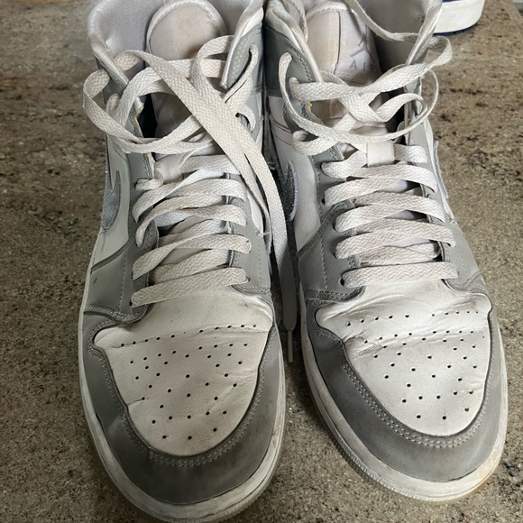 Womens Air Jordan 1 Mid ‘Wolf Grey Aluminum’ - Picture 2 of 4